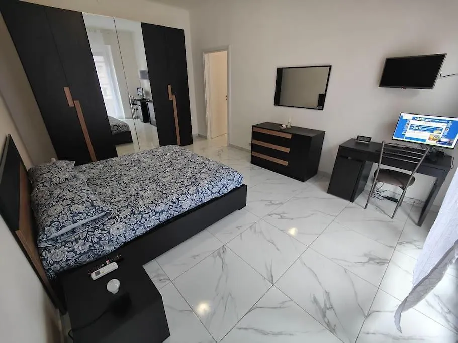 Bilocale Ristrutturato Milan Italy